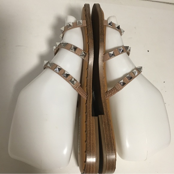 Steve Madden Sandals Flats Lodell Silver Sz 7 Spikes Like New worn once - Picture 5 of 9